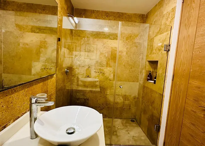 The Shore Chic Ocean View & Gym Appartement